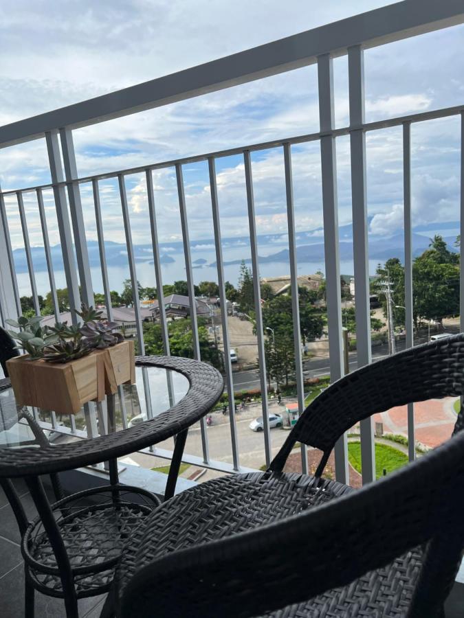 Ron'S Condo Overlooking The Lake 따가이따이 외부 사진