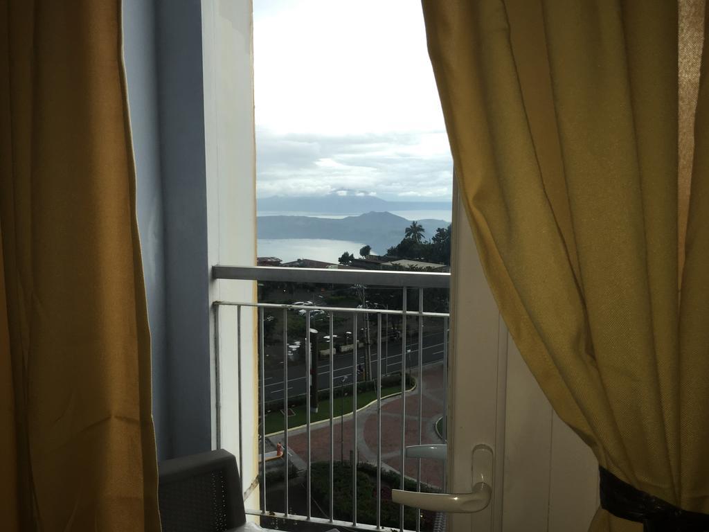 Ron'S Condo Overlooking The Lake 따가이따이 외부 사진